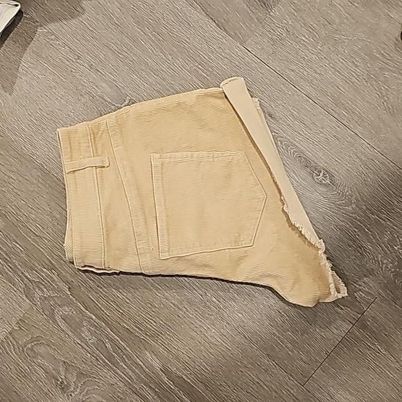 Shorts - Picture 2 of 3